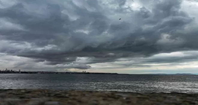 İstanbul’u kara bulutlar kapladı
