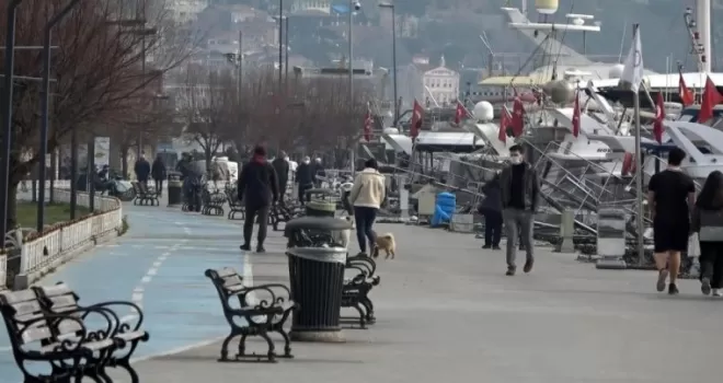 İstanbullular kısıtlama günlerinde evde kalmadı
