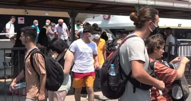 İstanbullular Kurban Bayramı tatilinde Büyükada’ya akın etti
