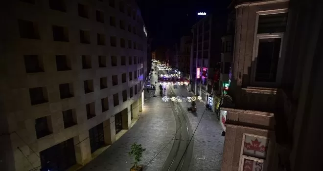 İstiklal Caddesi yılbaşında sessizliğe büründü
