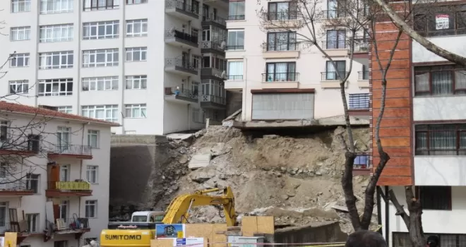 İstinat duvarı çöken bina sakinleri mağduriyetlerini anlattı:

