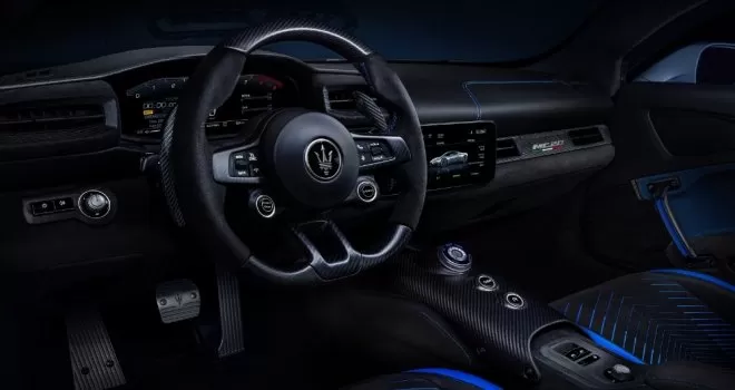 İtalyan otomotiv markası yeni spor otomobili tanıttı
