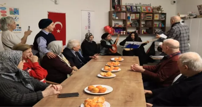 İZMEK’te bağlama kursundan anlamlı dinleti