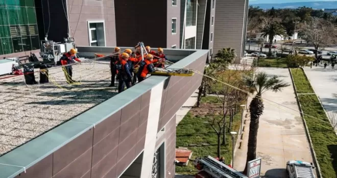 İzmir Adliyesi’nde nefes kesen bomba tatbikatı