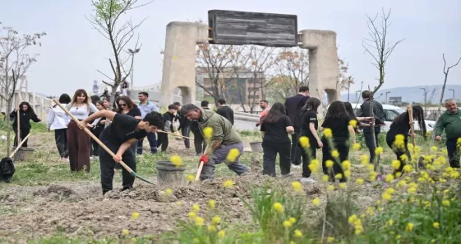 İzmir Bornova’da öğrenciler doğaya can oldu