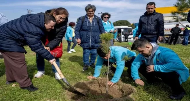 İzmir Bornova’nın en özel fidanları toprakla buluştu
