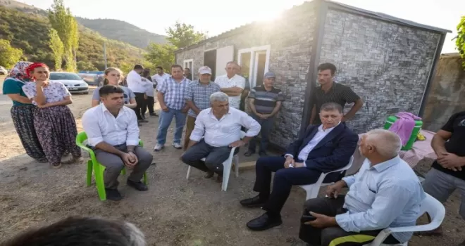 İzmir Büyükşehir’den evi yanan aileye yardım eli
