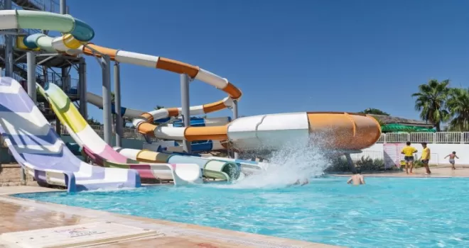İzmir Büyükşehir’den gençlere aquapark keyfi