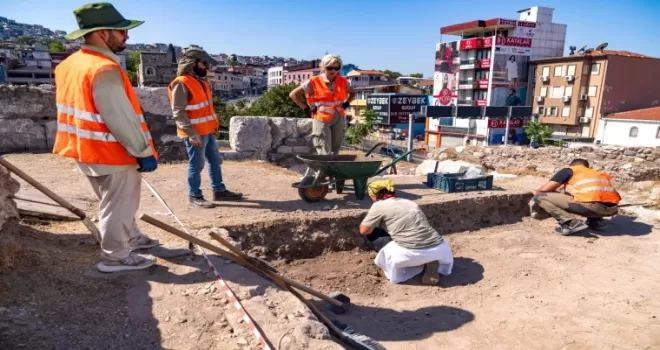 İzmir Büyükşehir’den kent tarihine güçlü destek