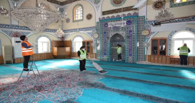 İzmir Çiğli’de bayram öncesi temizlik seferberliği