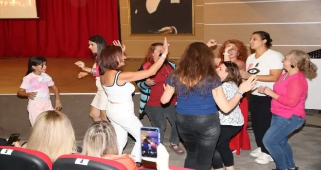 İzmir Çiğli Komedi Akşamları sezonu açtı