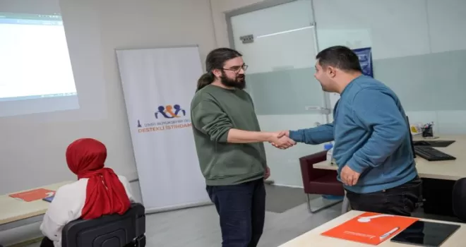 İzmir’de 53 engelli çalışma hayatına katıldı