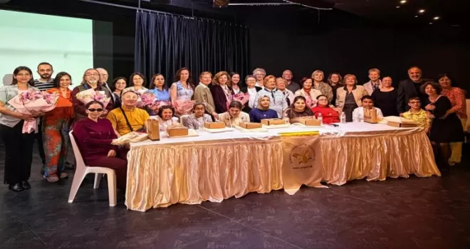 İzmir’de görme engelli yazarların başarıları ödüllendirildi