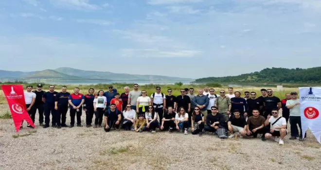 İzmir’de itfaiyecilerden doğada farkındalık yürüyüşü
