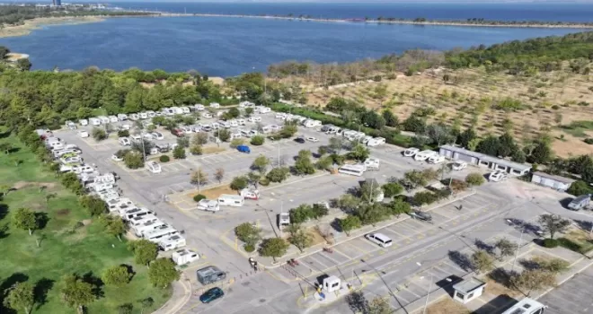İzmir’de karavancıların tercihi İnciraltı oldu