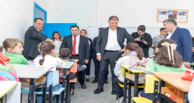 İzmir’de Kızıloba İlkokulu yenilendi çocuklar bayram etti