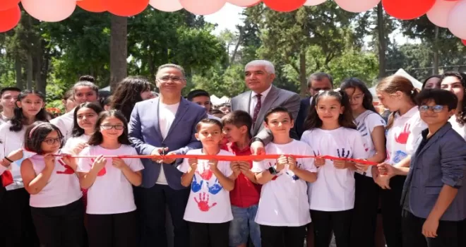 İzmir’de ’’Küçük Eller Güçlü Kalemler” kitap fuarı coşkuyla açıldı