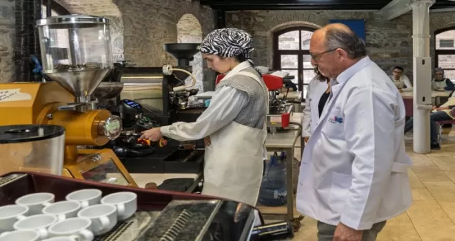 İzmir’de otizmli gençlere barista eğitimi desteği