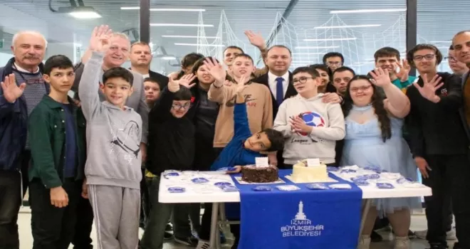 İzmir’de sevgiyle engeller aşıldı