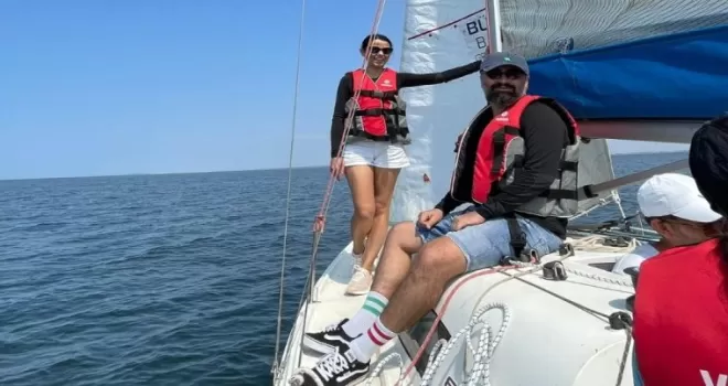 İzmir’de yetişkin grubu yelken eğitimlerine devam