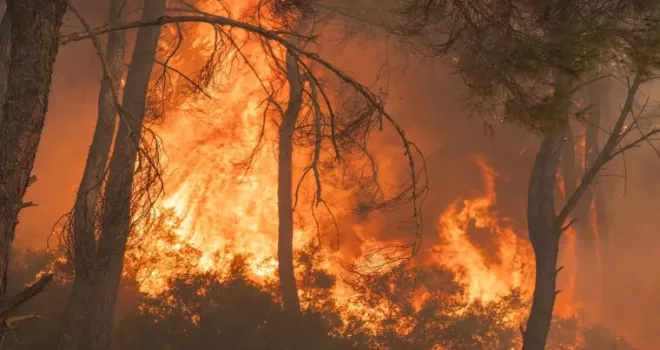 İzmir Gaziemir’deki yangın kontrol altına alınıyor