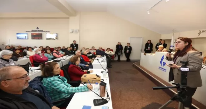 İzmir Güzelbahçe’de ’3. Yaş Üniversitesi’ eğitimleri