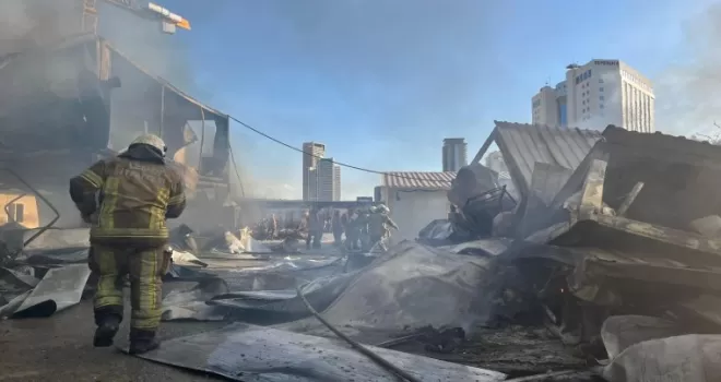 İzmir İtfaiyesi Bayraklı’daki yangına anında müdahale etti