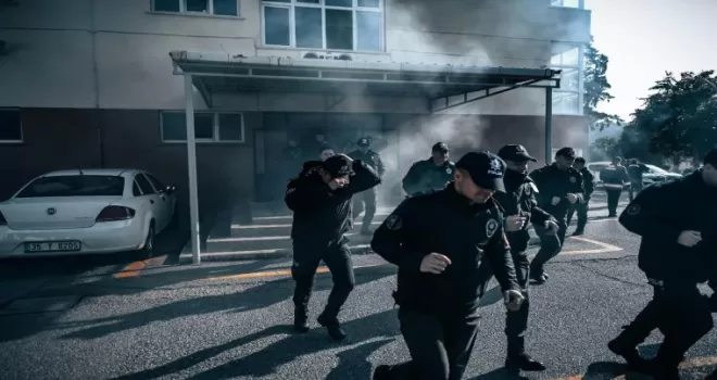 İzmir İtfaiyesi’nden polis okulunda yangın tatbikatı
