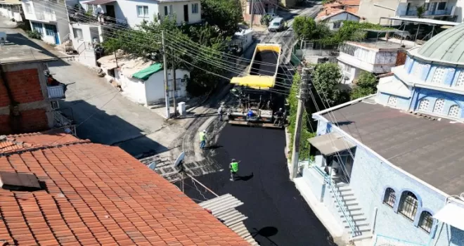 İzmir Narlıdere’de asfalt seferberliği