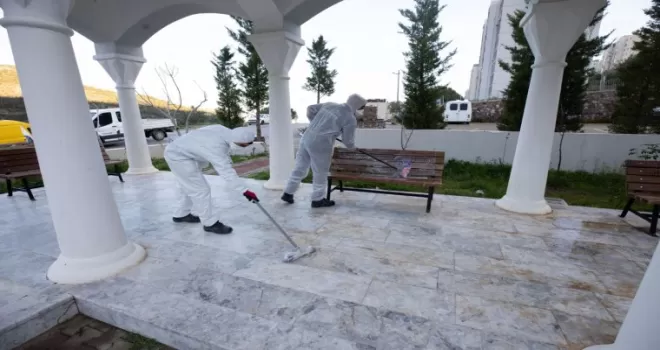 İzmir Narlıdere’de camilerde temizlik çalışması