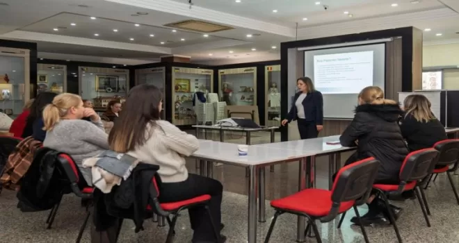 İzmirli yurttaşlar, rahim ağzı kanserine karşı bilinçleniyor