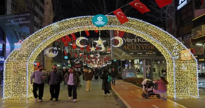 İzmit, Ramazan’ı ışıl ışıl karşılıyor