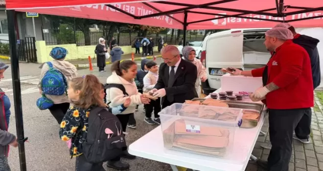 İzmit’te ’Beslenme Saati’ üç okulda öğrencilerle buluştu