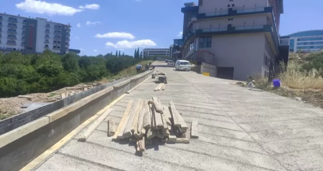 İzmit’te Kabaoğlu’nda parapet çalışması