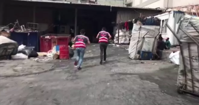 Jandarmadan eş zamanlı sahte içki operasyonu
