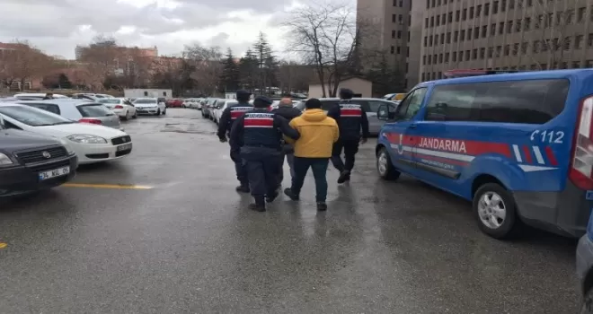 Jandarmadan sahte içki üretip satan aileye operasyon
