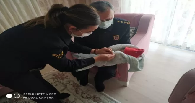Jandarmadan sel şehidinin doğum yapan ailesine ziyaret
