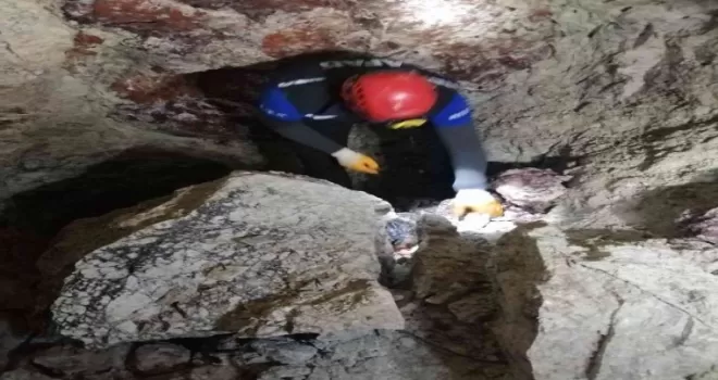 Kaçak kazı yaparken üzerine kaya düşen kişi hayatını kaybetti
