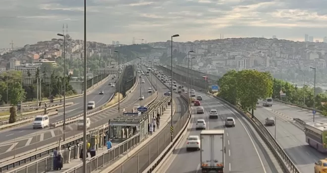 Kademeli Normalleşmenin ikinci gününde trafik yoğunluğu
