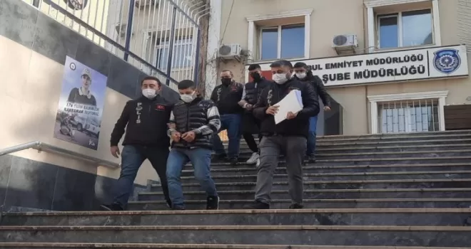 Kadıköy’de 23 yaşındaki genç yan baktın kavgasında bıçaklanarak öldürüldü
