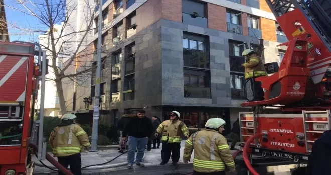 Kadıköy’de 9 katlı apartmanda yangın paniği
