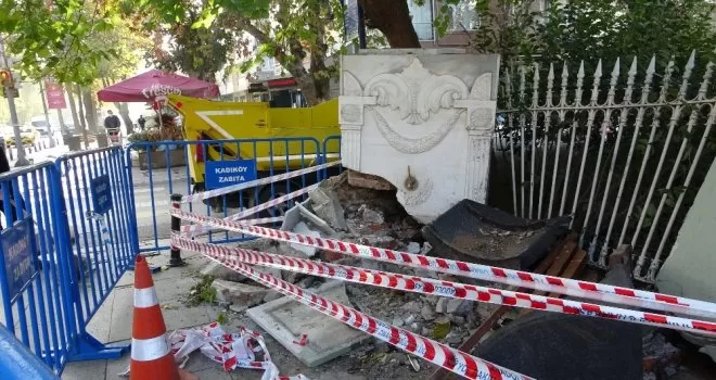 Kadıköy’de bulunan tarihi çeşmeye araç çarptı
