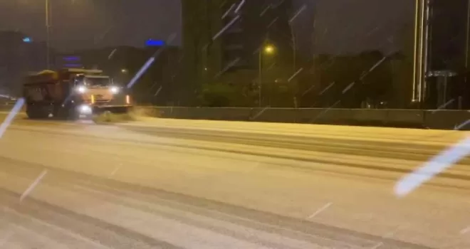 Kadıköy’de E-5 Karayolu beyaza büründü
