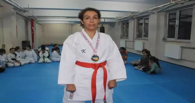 Kadın doktor karatede dünya 2.’si oldu
