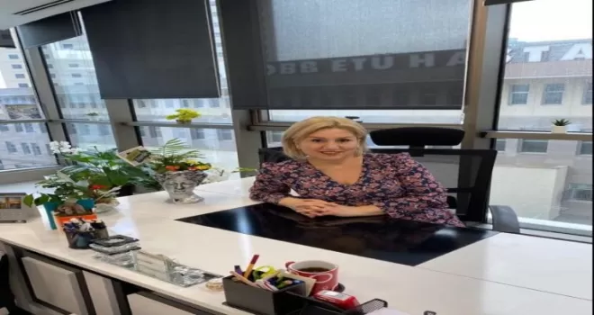 Kadın doktor kocası tarafından göğsünden bıçaklanarak öldürüldü
