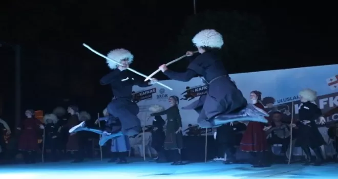 Kafkas Halk Oyunları Gölcük’te resital sunacak