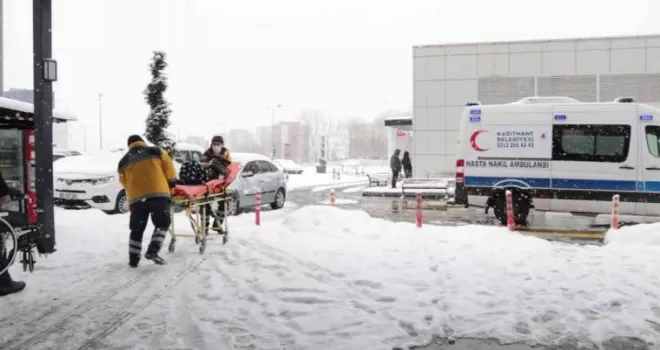 Kağıthane Belediyesi hastalara ulaşım hizmeti veriyor
