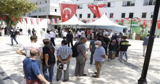 Kağıthane’de 20 bin kişiye aşure ikramı
