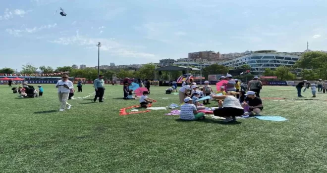Kağıthane’de düzenlenen uçurtma şenliği renkli görüntüler oluşturdu
