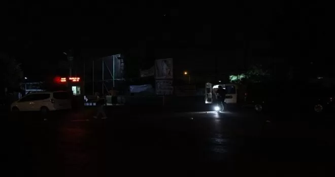 Kağıthane’de iki grup arasında bıçaklı ve silahlı kavga: 1’i ağır 6 yaralı
